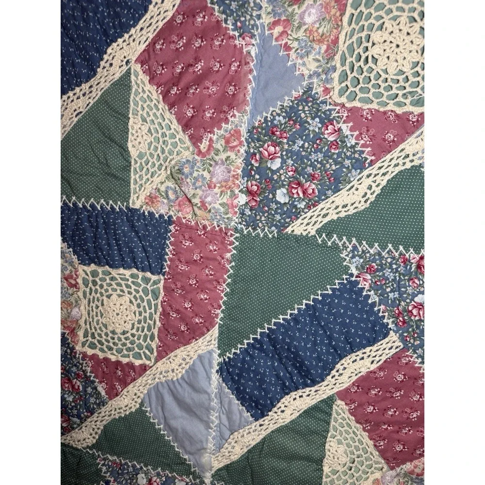 VTG-Style Scrappy Patchwork Quilt Crochet Floral Grannycore Lap Cottage 54x45